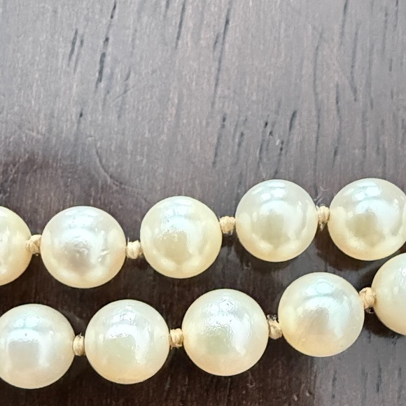 Classic Cream Pearl Necklace - Picture 3 of 4
